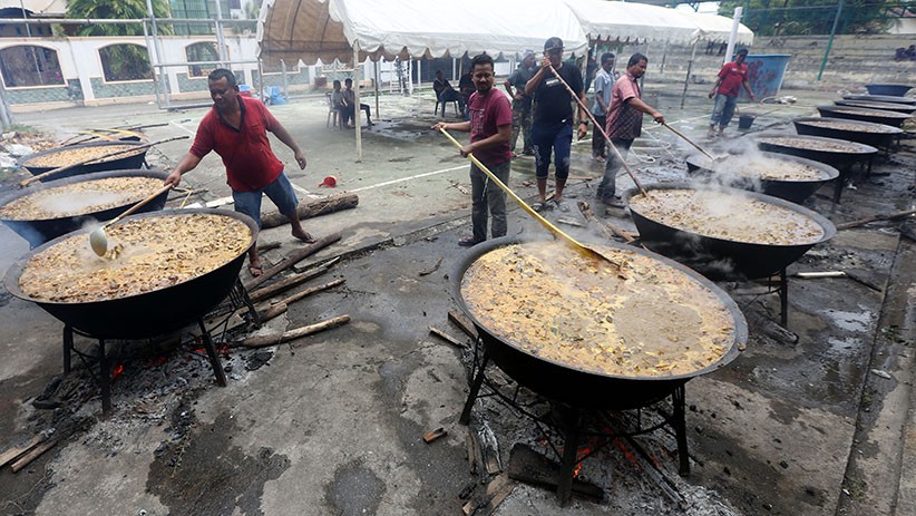Gotong Royong Memasak Kuah Beulangong saat Tradisi Kenduri Nuzulul Quran di Aceh - Bagian 1