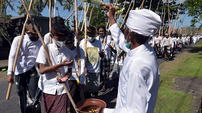 Tradisi Mekotek, Ritual Tolak Bala saat Hari Raya Kuningan - Bagian 3