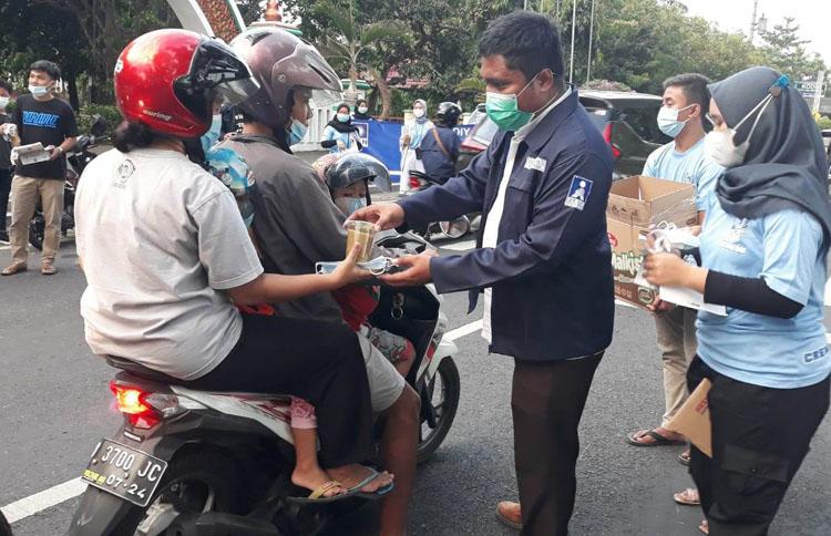 BM PAN Kulonprogo Bagikan 1.000 Paket Takjil dan Masker