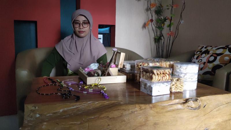 Berkah Ramadan, Ibu Cantik Ini Kebanjiran Pesanan Kue Kering