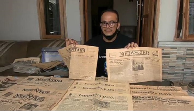 Hobi Baca, Ikin Sodikin Kumpulkan 3.000 Media Cetak Jadul dari Terbitan 1953