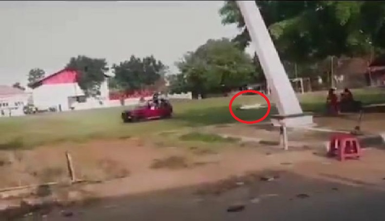 Viral, Diduga Simpatisan Kades Rayakan Kemenangan dengan Seret Patung Kuda Keliling Lapang