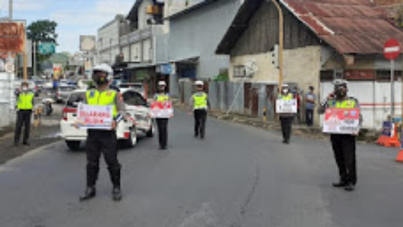 Larangan Mudik Lebaran, Sat Lantas Polres Minsel Datangi Terminal Amurang