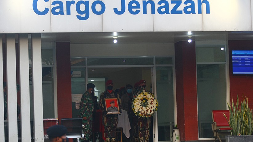 Suasana Haru Kedatangan Jenazah Kabinda Papua yang Gugur Ditembak KST - Bagian 2