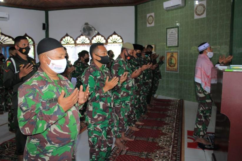 title Putra Terbaik Aceh Ikut Gugur dalam Tragedi KRI Nanggala 402, Danrem Gelar Salat Gaib Putra Terbaik Aceh Ikut Gugur dalam Tragedi KRI Nanggala 402, Danrem Gelar Salat Gaib