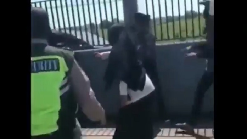 Viral di Medsos, Rombongan Pengantar Jenazah Masuk Tol dan Pukuli Petugas Loket