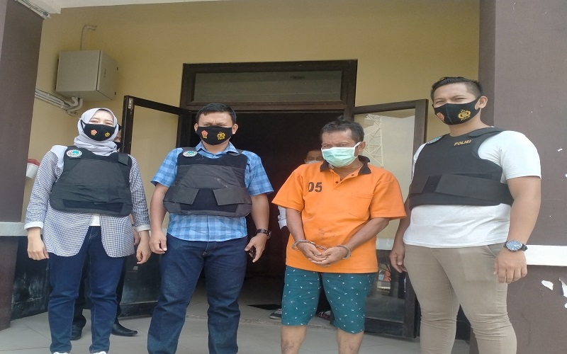 Disaksikan Warga Kades di OKU Ini Ditangkap Polisi, Kasusnya Bikin Malu 