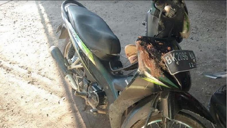 Minibus Senggol Motor saat Menyalip di Jalinsum Batubara, 2 Orang Terluka