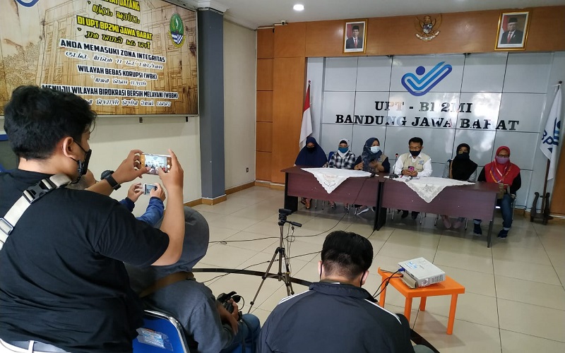 title 5 Perempuan Jabar Nyaris Berangkat Ilegal ke Irak, Dijanjikan Upah Rp5 Juta per Bulan 5 Perempuan Jabar Nyaris Berangkat Ilegal ke Irak, Dijanjikan Upah Rp5 Juta per Bulan