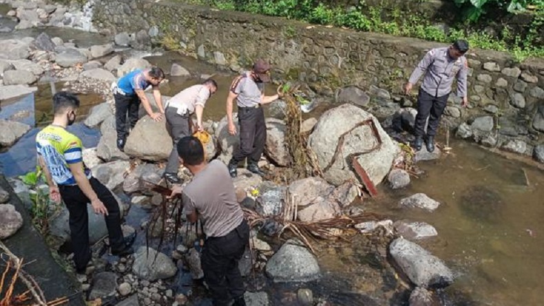 Hari Kesiapsiagaan Bencana, Polisi di Sangihe Bersihkan 3 Sungai dari Sampah