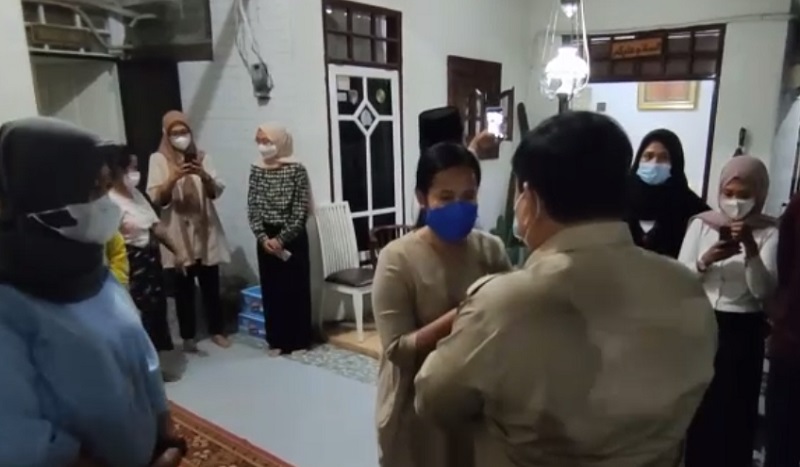 Menhan Prabowo Kunjungi Keluarga Komandan KRI Nanggala 402, Ini Janjinya 