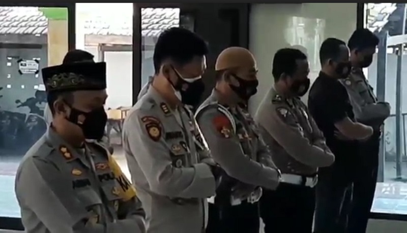 Polres Kota Pasuruan Gelar Salat Gaib dan Tahlil untuk 53 Awak KRI Nanggala 402