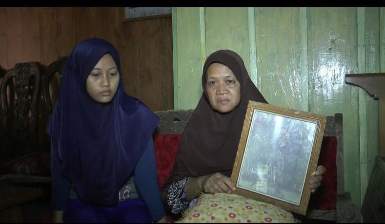 Momen Haru Pelukan Terakhir Serda Wahyu Diyas saat Berpamitan dengan Ibunya