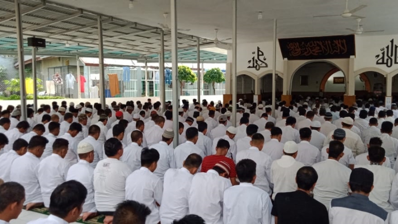Ratusan Napi dan Petugas Lapas Padang Salat Gaib untuk Awak KRI Nanggala 402