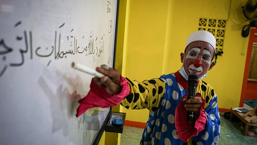 Mengajar Mengaji dengan Kostum Badut - Bagian 2