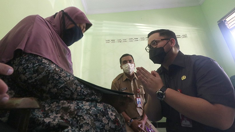 Bupati Kediri Berikan Beasiswa kepada Anak Awak KRI Nanggala - Bagian 1