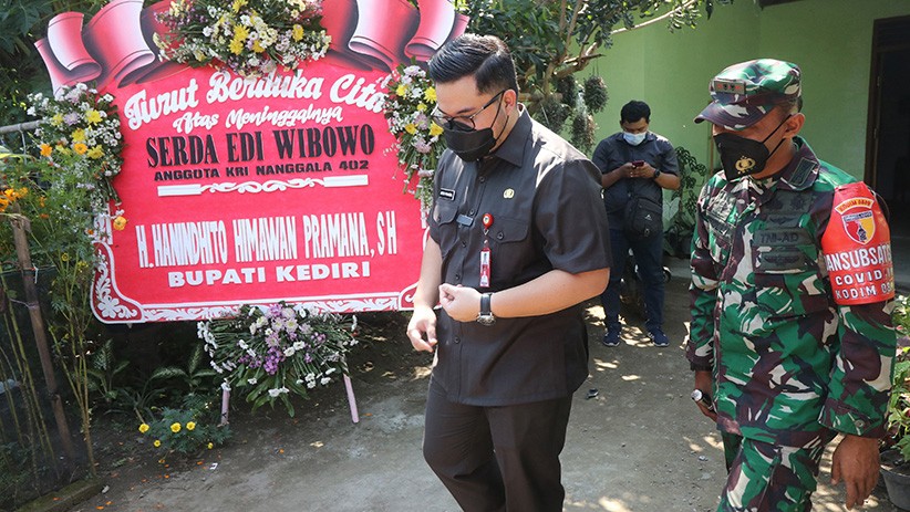Bupati Kediri Berikan Beasiswa kepada Anak Awak KRI Nanggala - Bagian 2