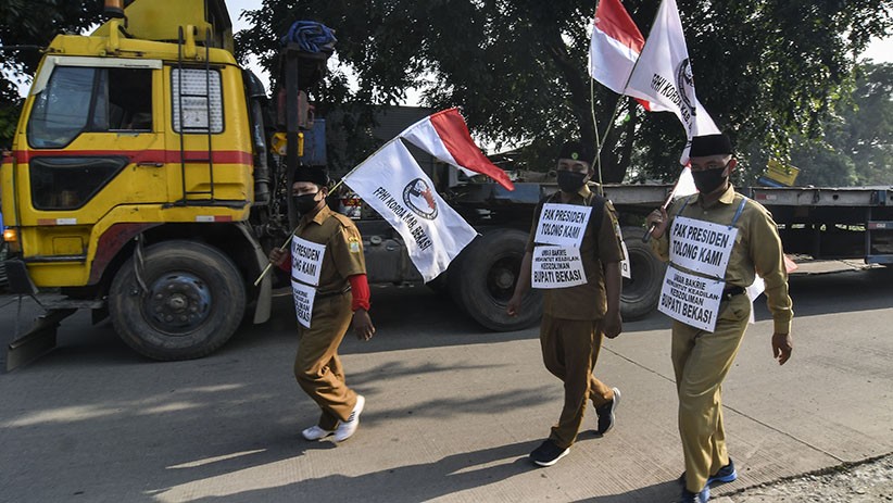 Guru Honorer Jalan Kaki ke Istana, Mengadu ke Jokowi Gaji Belum Dibayar - Bagian 1
