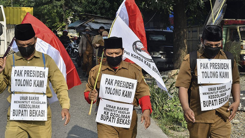Guru Honorer Jalan Kaki ke Istana, Mengadu ke Jokowi Gaji Belum Dibayar - Bagian 2