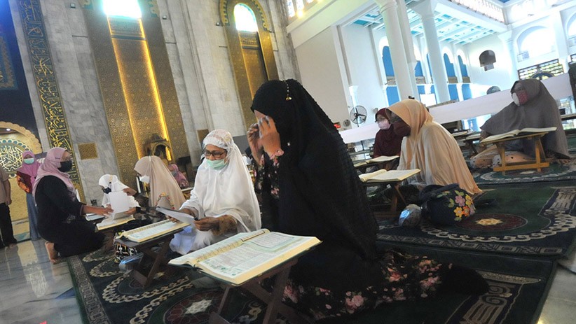 Komunitas Ngaji Braille Tadarus Alquran Bersama di Masjid Al-Akbar Surabaya - Bagian 4