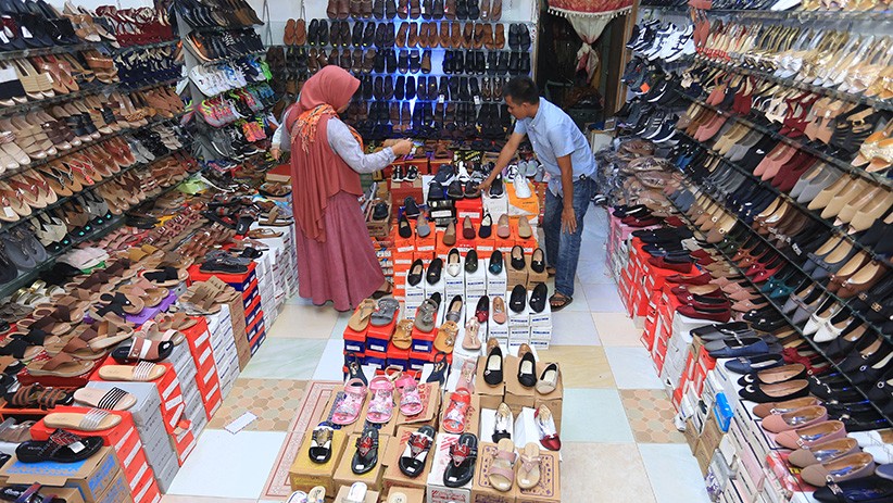Geliat Penjualan Sepatu Lebaran Mulai Ramai - Bagian 2
