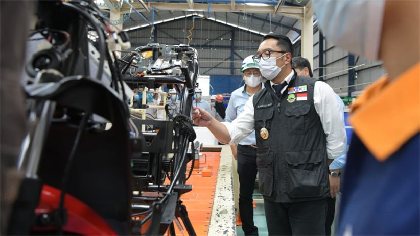 Kang Emil Minta Desain Kendaraan Listrik Disesuaikan Kebutuhan Masyarakat - Bagian 2