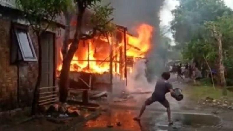 Ditinggal Bekerja, Rumah Janda 3 Anak di Medan Ludes Terbakar