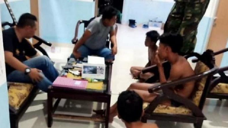 title TNI AL Tangkap 3 Orang Komplotan Pencuri Kabel di Pelabuhan Kuala Tanjung TNI AL Tangkap 3 Orang Komplotan Pencuri Kabel di Pelabuhan Kuala Tanjung