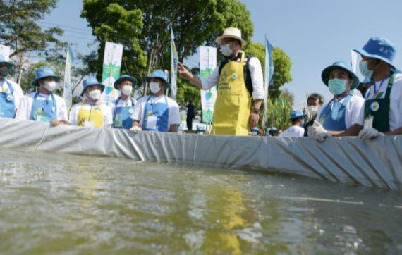 Top! Ridwan Kamil Resmikan Program Petani Ikan Milenial  