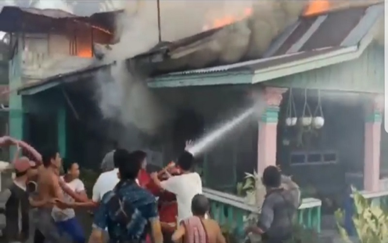 title Kebakaran Rumah di Asahan, Diduga Akibat Arus Pendek Listrik Kebakaran Rumah di Asahan, Diduga Akibat Arus Pendek Listrik