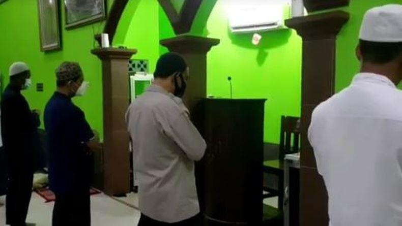 Puluhan Personel Polres Grobogan Gelar Salat Gaib untuk Kru Kapal Selam KRI Nanggala-402