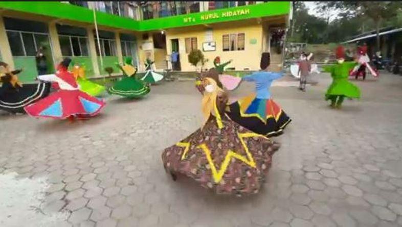 Santri Ponpes di Boyolali Ini Berlatih Tari Sufi saat Ramadan  