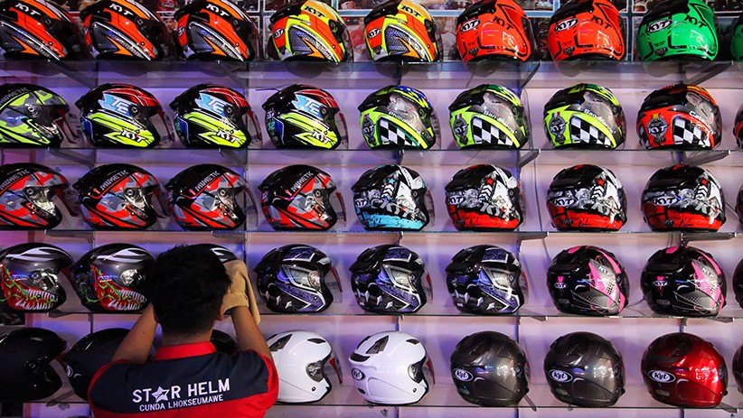 Pedagang Helm SNI Terdampak Larangan Mudik - Bagian 1