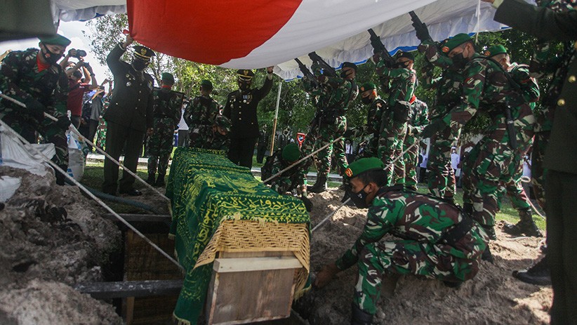 Pemakaman Sabran Achmad, Tokoh Adat Dayak Pendiri Kalimantan Tengah - Bagian 2