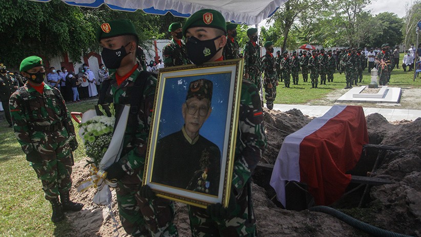 Pemakaman Sabran Achmad, Tokoh Adat Dayak Pendiri Kalimantan Tengah - Bagian 1