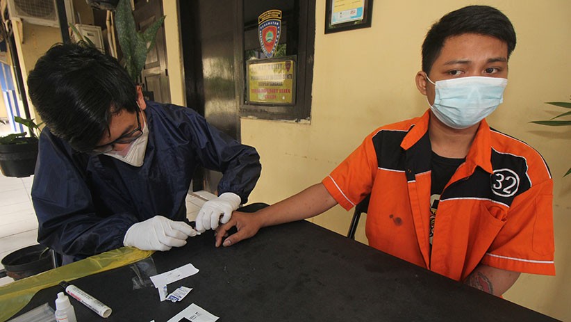 Seluruh Tahanan Polres Pelabuhan Tanjung Perak Jalani Tes HIV - Bagian 2