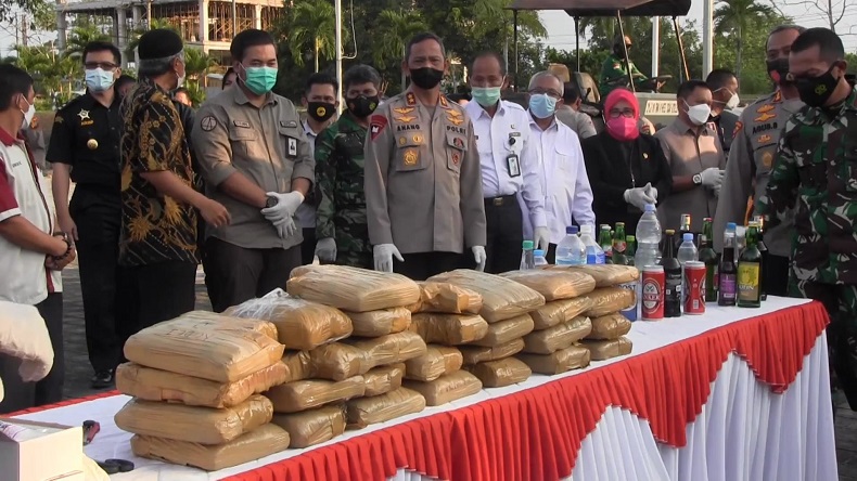 Disaksikan Gubernur, Polda Babel Musnahkan 28 Kg Ganja