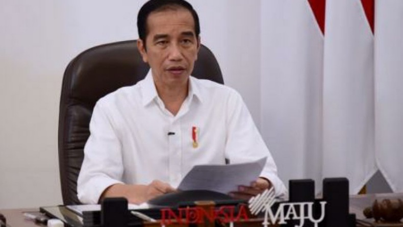 Jokowi Pertahankan Nadiem Makarim