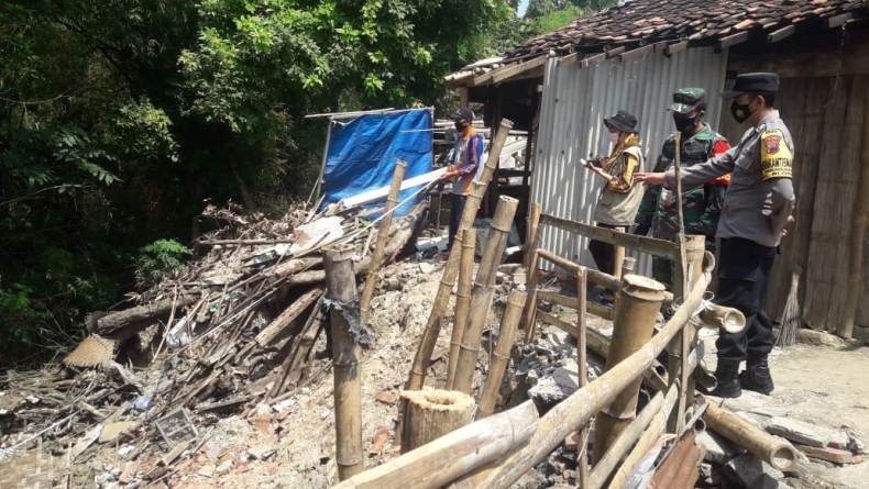Tergerus Aliran Sungai, 1 Rumah di Blora Terancam Longsor