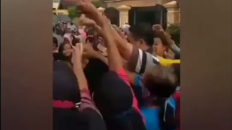 Kades yang Viral karena Bagi-Bagi Uang di Tulungagung Segera Dipanggil Satpol PP