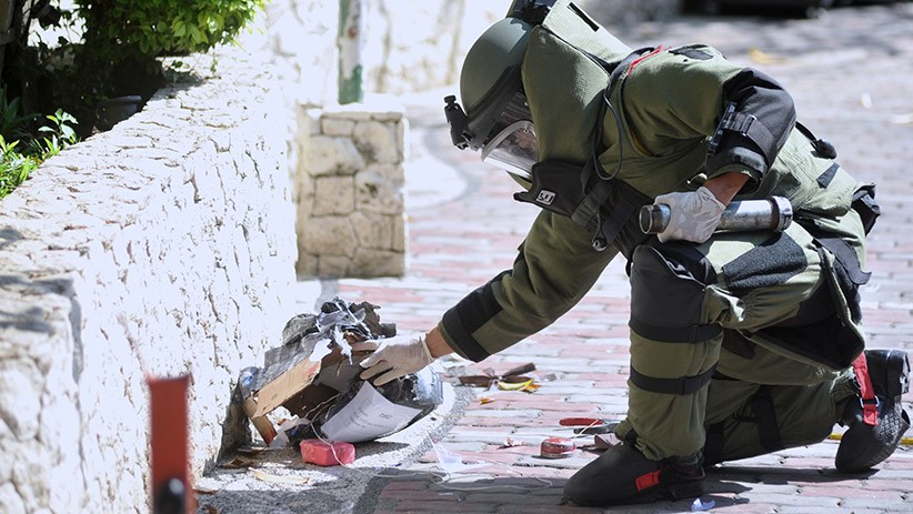 Aksi Robot Penjinak Bom Bantu Gegana Ledakkan Benda Mencurigakan - Bagian 2