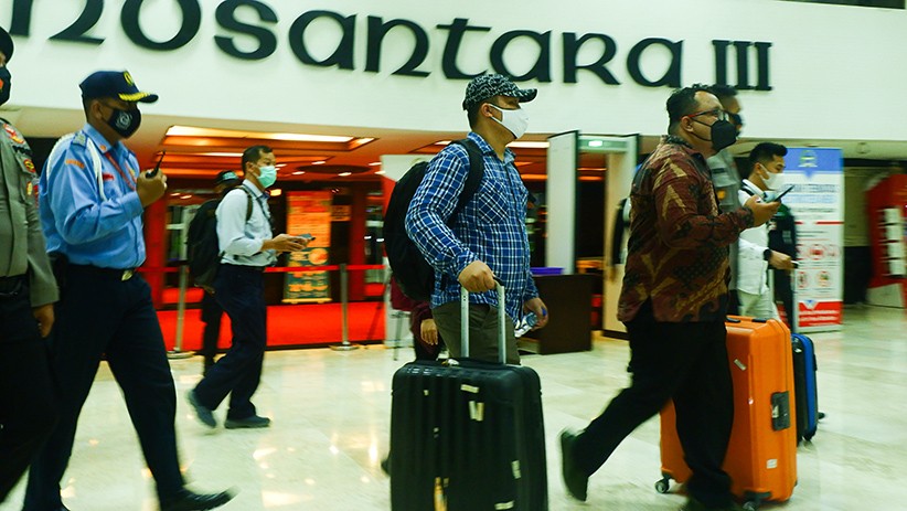 Geledah Ruang Kerja Azis Syamsuddin, KPK Bawa Sejumlah Koper Barang Bukti - Bagian 1