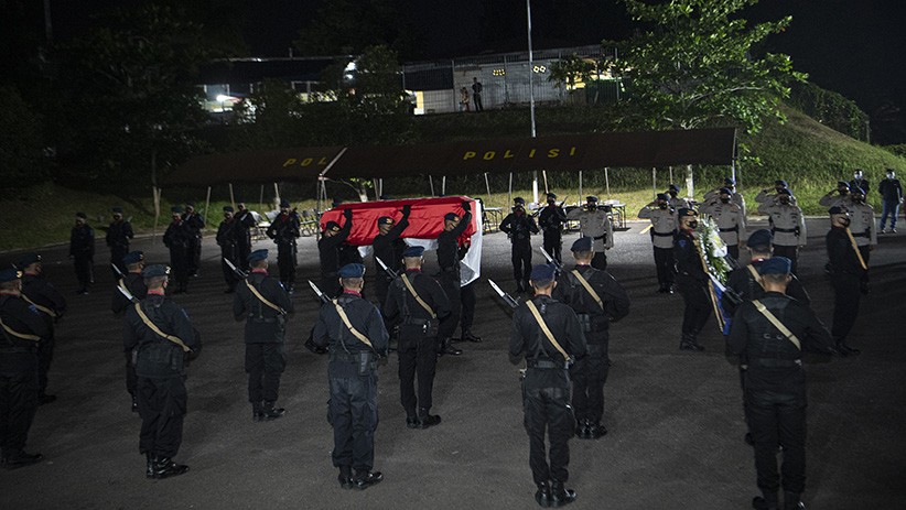 Jenazah Polisi Gugur Ditembak KST Papua Tiba di Palembang - Bagian 2