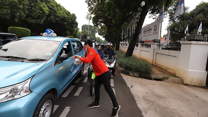 Foto Rescue Perindo Bagikan 400 Bungkus Takjil untuk Pengendara Bermotor - Bagian 3