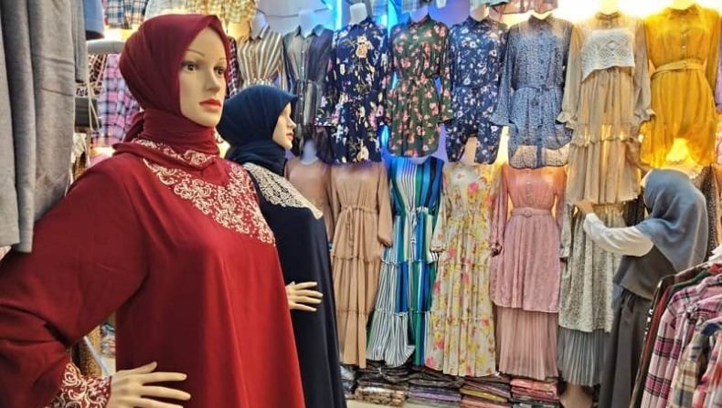 Jelang Lebaran, Pakaian Muslim Model Korea dan Malaysia Diminati di Aceh 