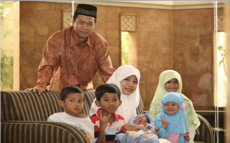 Jarang Upload Foto Keluarga, Ini Momen Jadul Kebersamaan Gubernur NTB dengan Istri