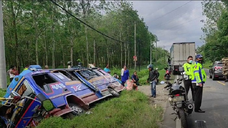 Kecelakaan di Jalinsum Simalungun, Bus Rombongan Pelayat Ditabrak Truk Tronton
