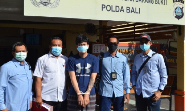 title Tersangka Kasus Pajak, Pengusaha Online di Bali Diserahkan ke Kejari Denpasar Tersangka Kasus Pajak, Pengusaha Online di Bali Diserahkan ke Kejari Denpasar