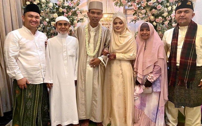 Ini Penampakan UAS Kenakan Jubah Coklat Susu saat Menikah dengan Gadis Jombang