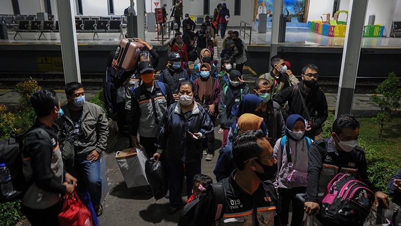 Jelang Larangan Mudik, Penumpang Kereta Api di Stasiun Kiaracondong Meningkat - Bagian 2